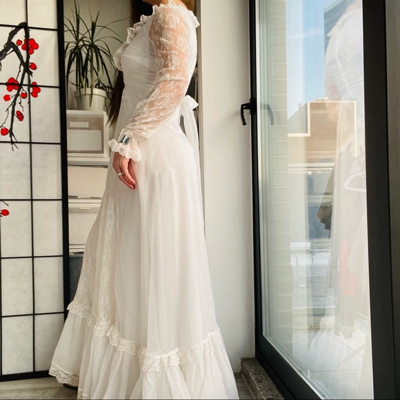 Vintage Organza Ruffle Lace Layered Ivory White Bishop Long Sleeve Wedding Dress - Picture 13 of 17